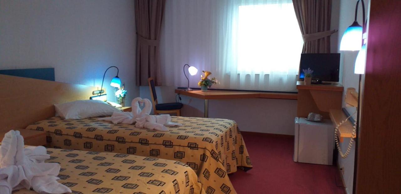 Iris Hotel Bors Extérieur photo