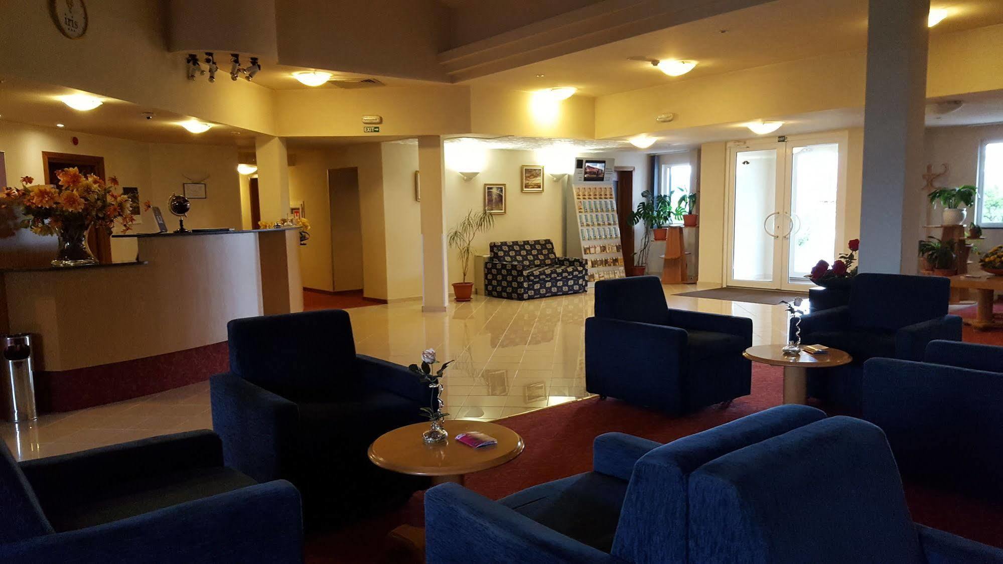 Iris Hotel Bors Extérieur photo