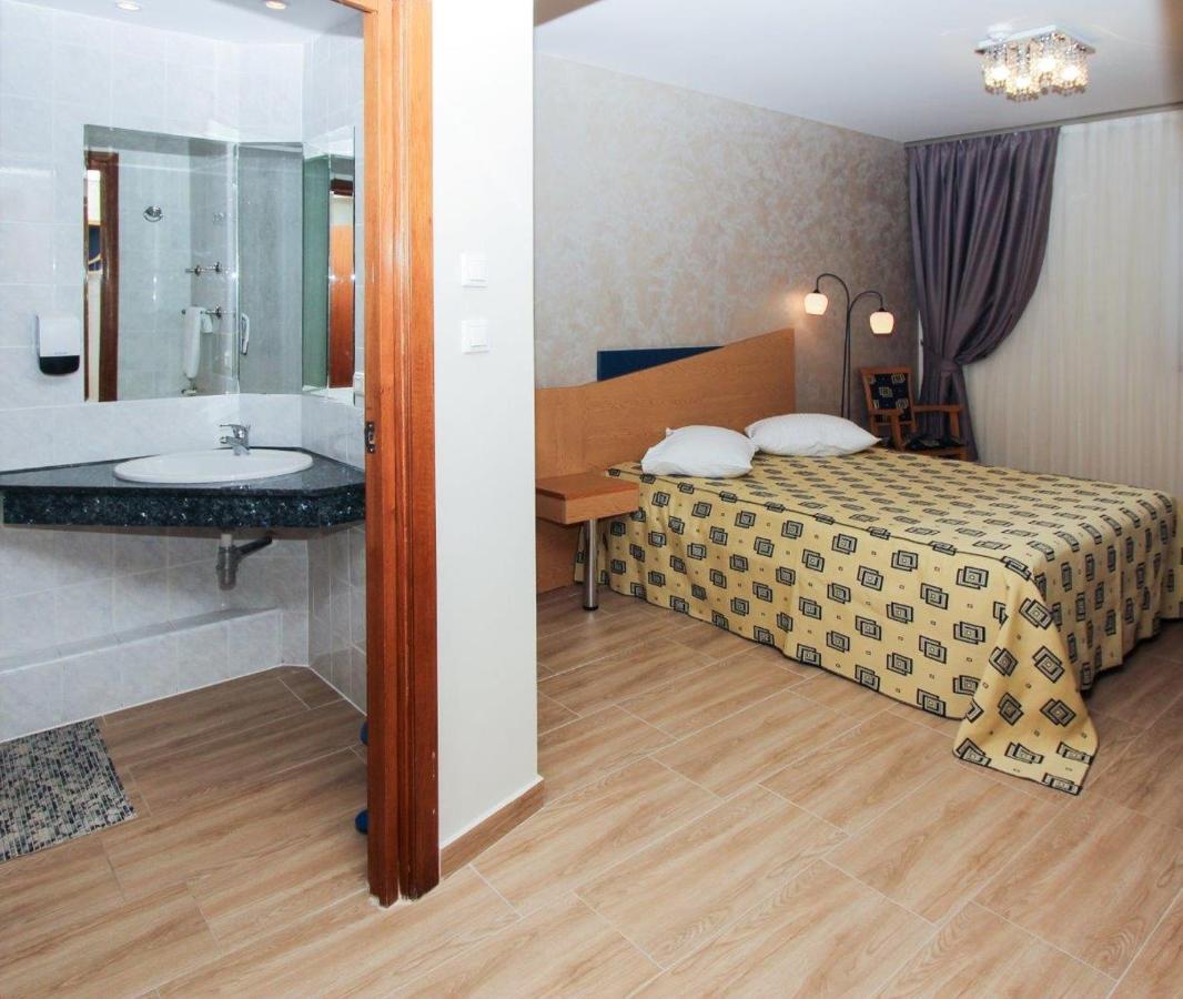 Iris Hotel Bors Extérieur photo