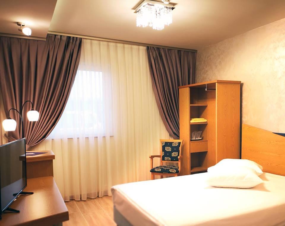 Iris Hotel Bors Extérieur photo